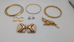 Vintage Jewelry Lot Signed Monet - Picture 1 of 14