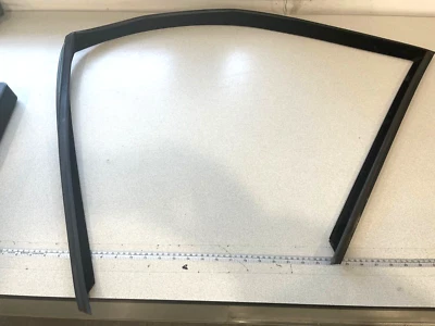 BMW X5 3.0Si E70 2007-2013 ~ Sello guía ventana delantera izquierda ~ 51337305627 Foto 1 de 3