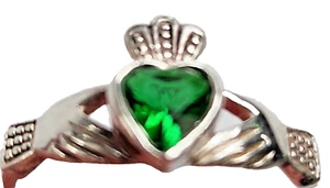 CALIDAD 925 Plata de Ley CLADDAGH Anillo Color Esmeralda Corazón Piedra Talla 5.25 - Imagen 1 de 7
