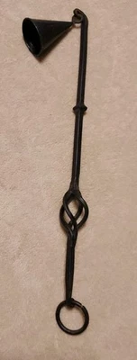 Apagador de velas de hierro forjado a mano negro colgante de colección Foto 1 de 4
