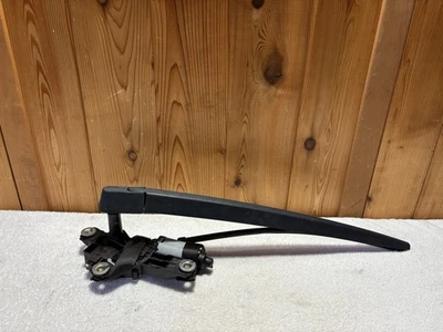 08-13 Volvo C30 Rear Window Wiper Motor w/Wiper Arm - Image 1 of 4