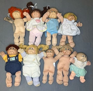 Lote de 9 muñecas vintage Cabbage Patch ropa y accesorios de Coleco 83-86 - Imagen 1 de 10