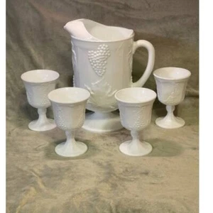 Juego de 4 copas y diseño de hojas de uva/uva vintage Colony Indiana Milkglass - Imagen 1 de 8
