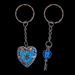 2 keychains His & Hers Heart & Key Glow in the Dark beautiful couple's keychain - Picture 1 of 11