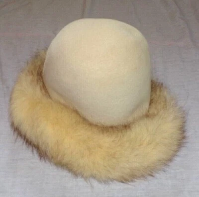 De Colección Mujer Diseñador Yves Saint Laurent Terciopelo Crema Piel Borde Cubo Sombrero Italia Foto 1 de 4