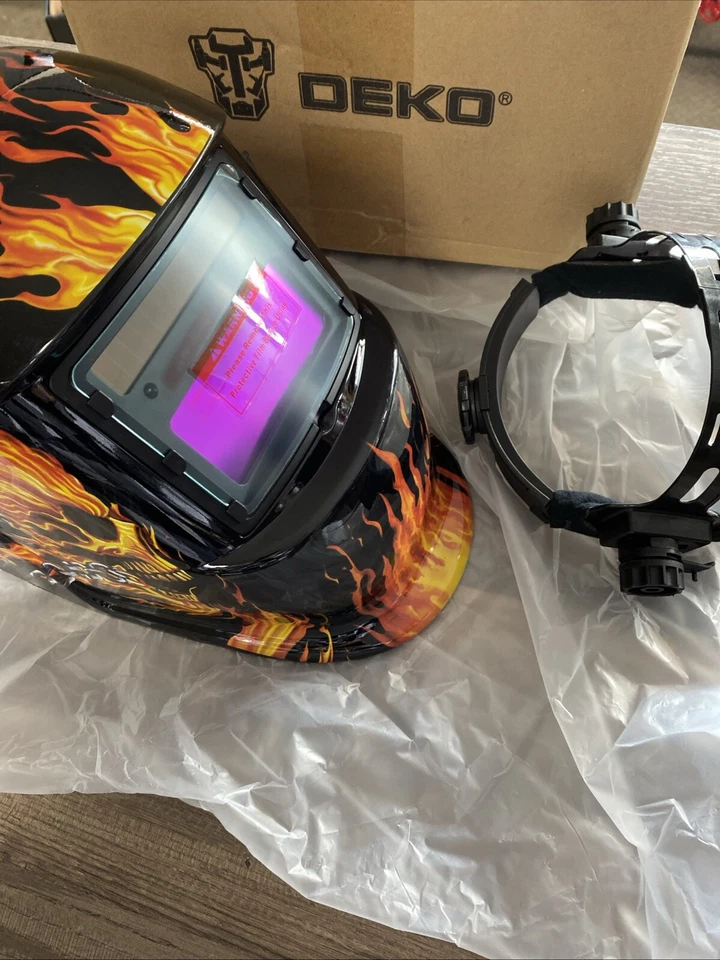 Casco de soldadura de oscurecimiento automático alimentado por energía solar DEKOPRO todo certificado en llamas/aq Foto 1 de 4
