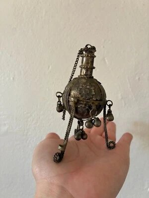 Botella de tabaco decorada enchapada en plata tibetana vintage de 1800-1900  Foto 1 de 2