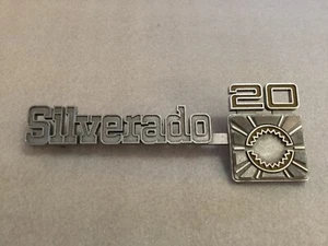 SILVERADO CHEVY 20 EMBLEM - Bild 1 von 9