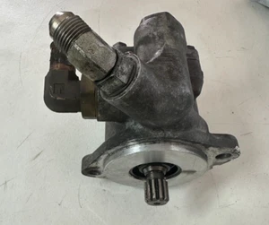 ✅ USED OEM 2018-2024 FREIGHTLINER CASCADIA POWER STEERING PUMP 14-19401-001 ✅ - Picture 1 of 9