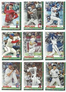 2019 TOPPS HOLIDAY BOX SINGLES (WALMART) - BASE or METALLIC - WHO DO YOU NEED!!