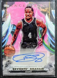 2024-25 Topps Inception Baloncesto Devonte Graham #AC-DG Rosa Autógrafo #/99 - Imagen 1 de 3