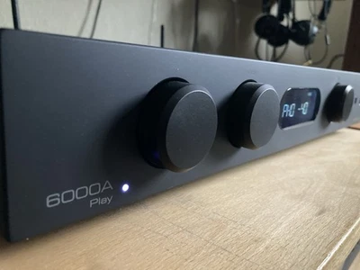 Streaming-Vollverstärker, DTS, MM-Phono, Audiolab 6000A Play Alu-Schwarz,WIE NEU - Bild 1 von 3