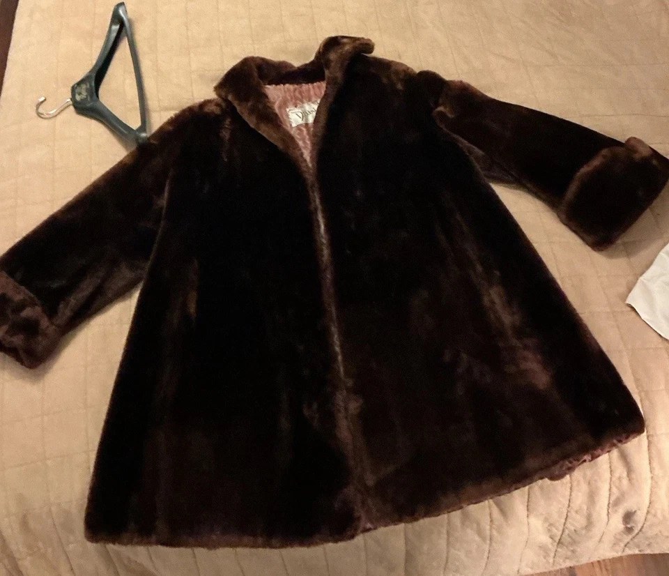 Abrigo columpio de piel Mouton vintage (cordero teñido) años 50 mediano/grande Foto 1 de 4