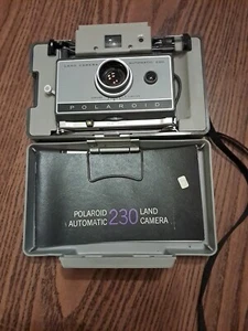Cámara terrestre automática Polaroid 230 estuche vintage incluido sin probar - Imagen 1 de 2