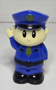 Vintage Spielzeug Polizist Figur blaue Uniform & Hut mit gelber Krawatte Figur - Bild 1 von 6