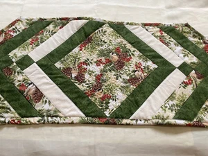 Urlaub/Weihnachten WENDEBARER gesteppter Tischläufer 13 Zoll x 36 Zoll - Bild 1 von 4