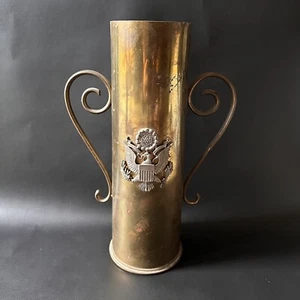 UNIQUE VINTAGE 1941 SOLID BRASS WW2 TRENCH ART VASE AMERICAN US ARMY BADGE - Picture 1 of 7