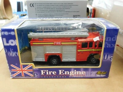 Motormax - Volvo FH16 FIRE ENGINE with Ladders Model 5.25" Long - Image 1 of 4