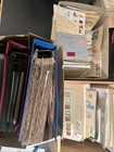 Karton mit ca 700 Belegen Deutschland nach 45 in 3 Alben und 2 Kiste