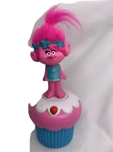 Hasbro Dreamworks Troll STANDING ON CUPCAKE SINGS DANCES MODEL TR408 PY - Picture 1 of 11