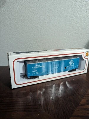Bachmann HO Scale No.43-1010-G4 Erie Lackawanna 51' Steel Plug Door Box Car - Image 1 of 4