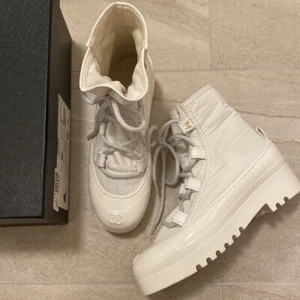 CHANEL Platform Lace-up rain snow boots combat boots ski boots in white/ivory - Picture 1 of 5