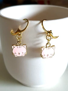 😺Sweet Baby Pink Enamel Kitty Cat Gold Plated Earrings😺 - Picture 1 of 8