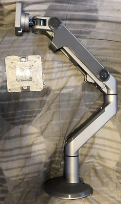 Humanscale M8 Adjustable Articulating Monitor Arm: Bolt Through  Type - Image 1 of 4