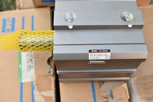SMC NCQ1WB100-G0104-250 Cilindro aria 4" foro doppio effetto doppia estremità corsa 2,5" - Foto 1 di 6