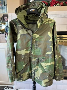 PARKA, COLD WEATHER, CAMOUFLAGE, MILITARY ISSUE mit KAPUZE, GR. SM, BRUSTUMFANG 33"-37", A+ - Bild 1 von 16