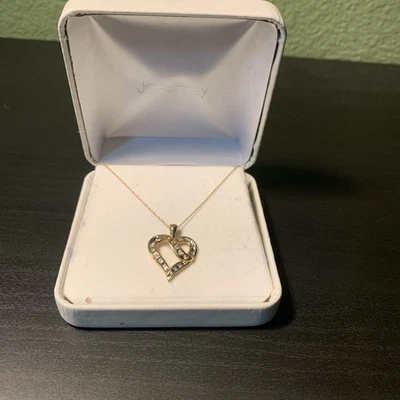 Collar JCPenney YG CORAZÓN COLGANTE Oro 10k Con Diamantes 18 Pulgadas Nuevo En Caja Foto 1 de 4