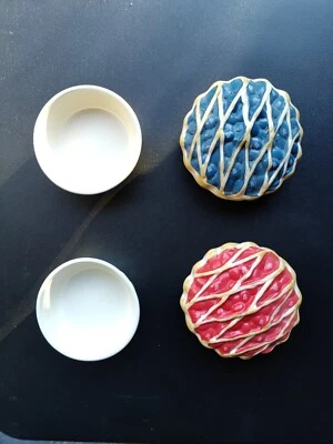 2 Jelly Belly Ceramic 2pc Red And Blue Pie/ Candy Dish 5"x2.5" Trinket Holder - Image 1 of 4