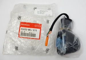 OEM HONDA CBR100RR BASE, L. FR. TURN SIGNAL 33453-MEL-670 FACTORY HONDA PART - Picture 1 of 9