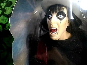 alice cooper art asylum 18 pollici. elec. rock horror welcome to my nightmare 2001 nuovo con scatola - Foto 1 di 6
