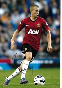 Foto autógrafa firmada a mano por Tom Cleverley 12 x 8 Manchester United certificado de autenticidad - Imagen 1 de 1