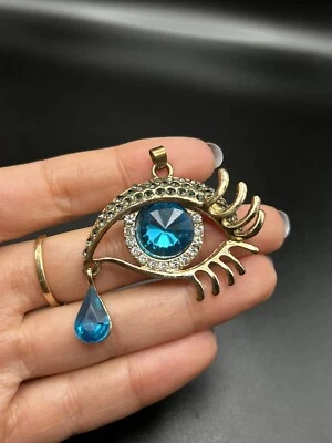Colgante lágrima mal de ojo tono dorado estrás cristal verde azulado para mujer Foto 1 de 4