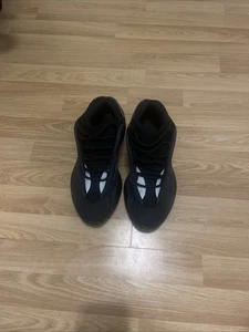 adidas Yeezy 700 V3 - Picture 1 of 5