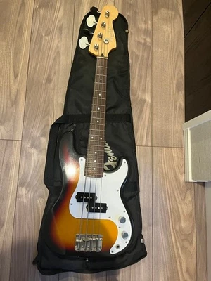 Bajo Fender Mini Precision Sunburst Hecho en Japón Foto 1 de 4