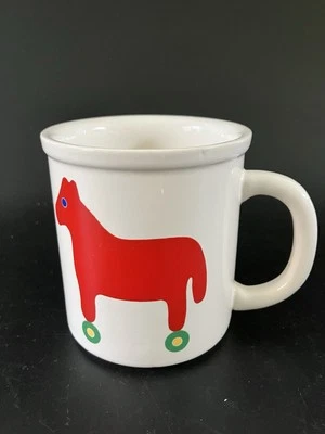 Caneca de cerâmica Marimekko Red Horse Green Wheels vintage Pfaltzgraff EUA 1980’s - Imagem 1 de 4