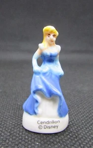 Fève Série Les princesses " Cendrillon robe Bleue " Disney #G44 - Imagen 1 de 2