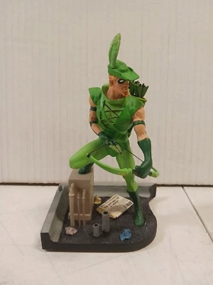 DC Direct Green Arrow (Hand-Painted Statue/Cold-Cast/Porcelain) DAMAGED - Image 1 of 4
