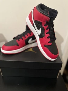 Nike Air Jordan 1 Mid - Picture 1 of 6