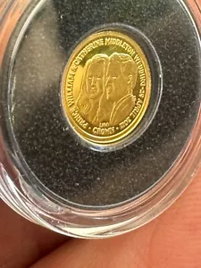 ** 2011 Prince William & Catherine - World's Smallest Gold Coin - 99.9% Gold ** - Picture 1 of 2
