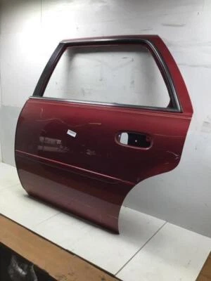 CADILLAC DEVILLE 2002 PUERTA TRASERA IZQUIERDA LADO CONDUCTOR CARCASA ROJO METÁLICO FÁBRICA Foto 1 de 4