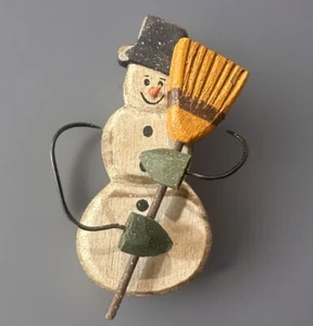 Snowman 3d Wire Arms New Broom Mittens Brooch Folk Art Christmas Winter Pin - Picture 1 of 6