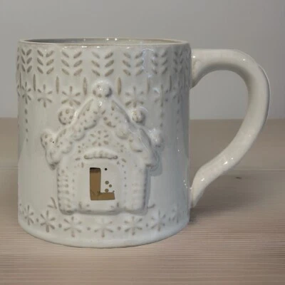Caneca de café Anthropologie letra L casa pão de gengibre Natal férias de inverno - Imagem 1 de 4