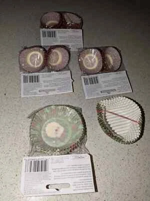 NUEVO-Wilton Cupcake Liner Packs 200 Santa 2 3/4" (100 Abierto), 300 Copo de Nieve 1 3/4" Foto 1 de 3