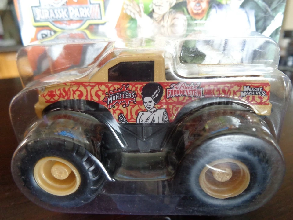 DODGE PICKUP BRIDE OF FRANKENSTEIN MONSTER TRUCK 2003 MUSCLE MACHINES 1/72  - Image 1 of 4