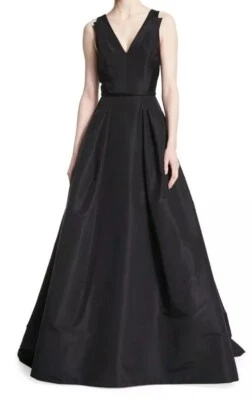 Vestido largo Carolina Herrera calce y seda acampanado talla 4 negro.  Precio de venta sugerido por el fabricante: $5000 Foto 1 de 4