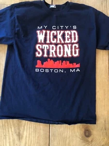 BOSTON MA My Citys WICKED STRONG Boston Skyline Souvenir Blue T Shirt Size L EUC - Imagen 1 de 8